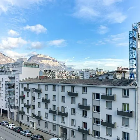 Apartment Ambiance Cosy: 4 Personnes-wifi Fibre-tout Equipe Grenoble