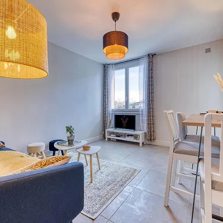 Ambiance Cosy: 4 Personnes-wifi Fibre-tout Equipe Apartment Grenoble