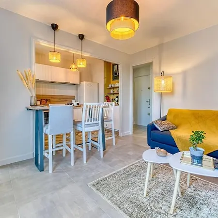 Apartment Ambiance Cosy: 4 Personnes-wifi Fibre-tout Equipe