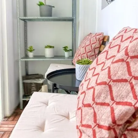 Apartment Ambiance Cosy: 4 Personnes-wifi Fibre-tout Equipe *